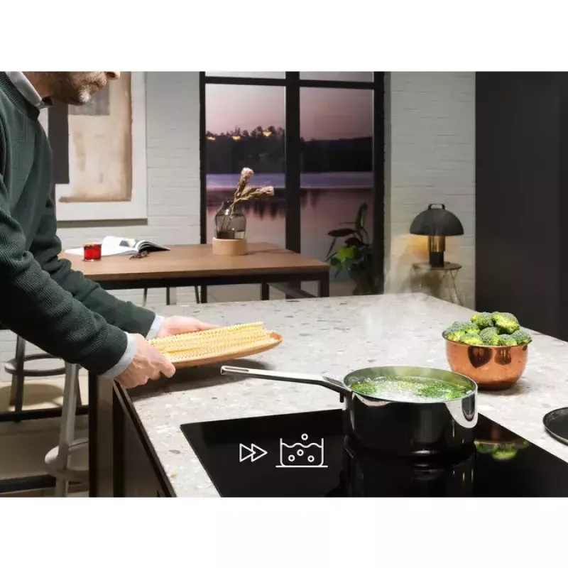 Electrolux LIL61434C čierna vstavaná 59 cm zónová indukčná varná doska 4 zóny