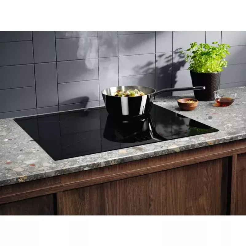 Electrolux LIL61434C čierna vstavaná 59 cm zónová indukčná varná doska 4 zóny