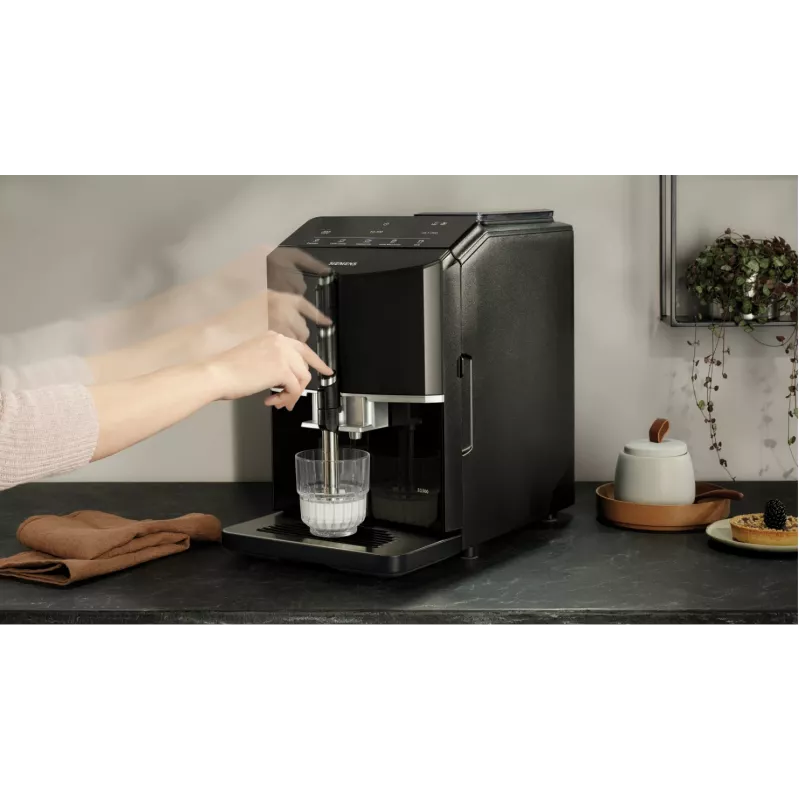 Siemens EQ.300 TF301E19 automatický kávovar na espresso, klavírna čierna