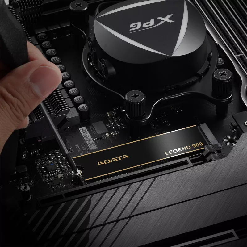 ADATA LEGEND 900 SLEG-900-2TCS M.2 2280 NVMe SSD disk, 2 TB, PCIe 4.0 x4, NVMe 1.4, 7000/5400 MB/s, čierny/zlatý