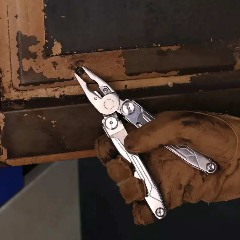 Multitool Nextool Flagship Captain NE20214 — kompaktný dizajn z nehrdzavejúcej ocele