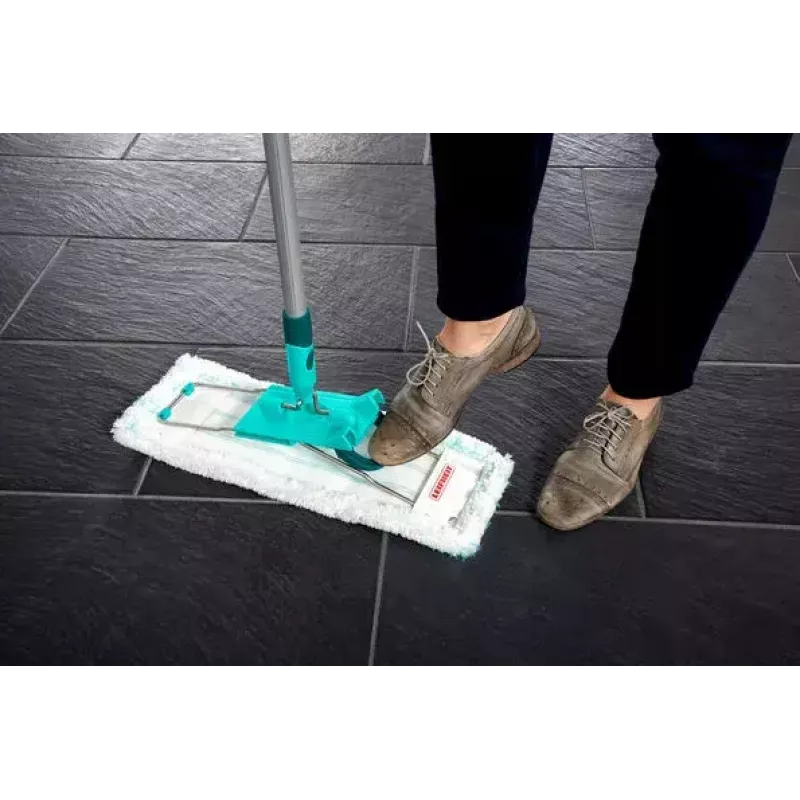 Leifheit 55045 Wet Microfiber – plochý mop s mikrovláknovým návlekom na čistenie podláh
