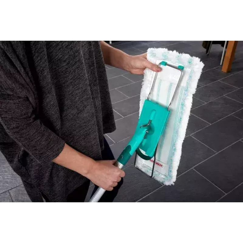 Leifheit 55045 Wet Microfiber – plochý mop s mikrovláknovým návlekom na čistenie podláh