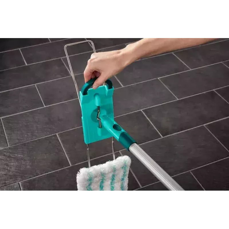 Leifheit 55045 Wet Microfiber – plochý mop s mikrovláknovým návlekom na čistenie podláh