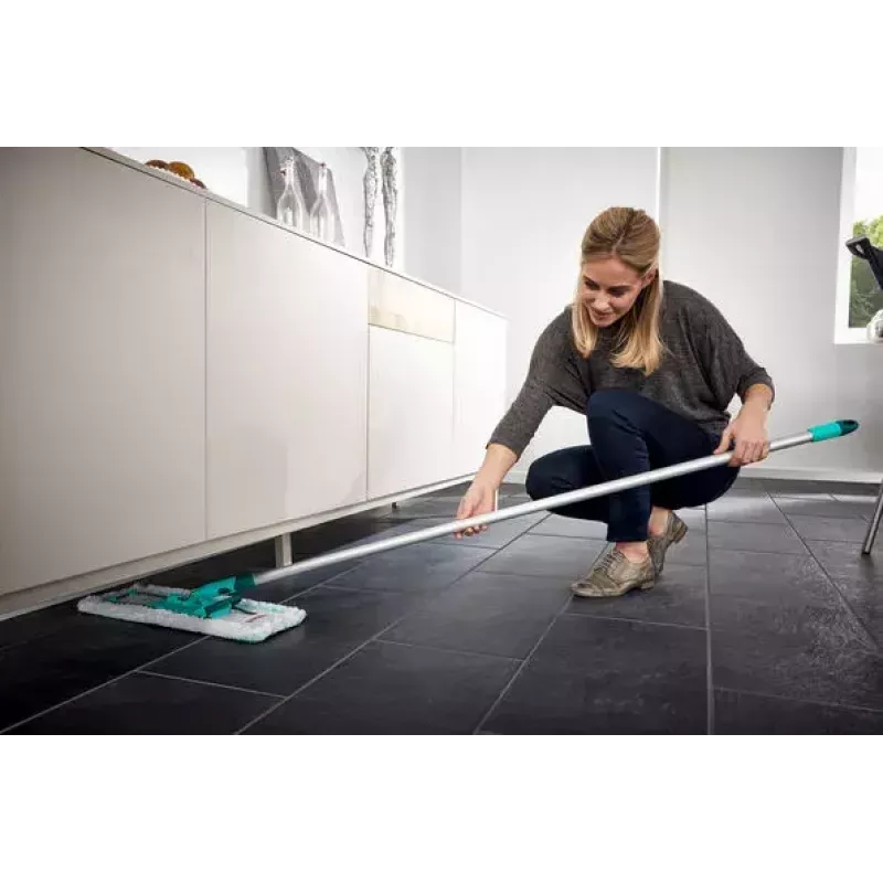 Leifheit 55045 Wet Microfiber – plochý mop s mikrovláknovým návlekom na čistenie podláh
