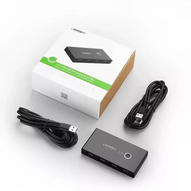Ugreen 30767 USB 2.0 prepínač so 4 portmi a USB káblami 1,5 m, čierny