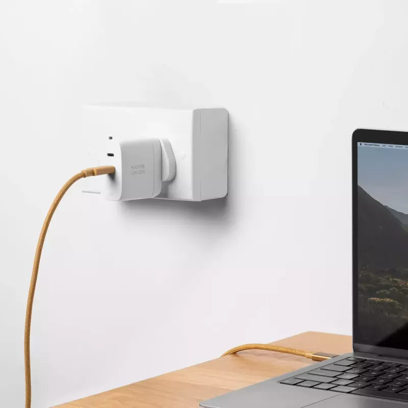 Mobilná nabíjačka Native Union FAST-PD67-WHT-INT 2 USB Type-C rýchlonabíjanie