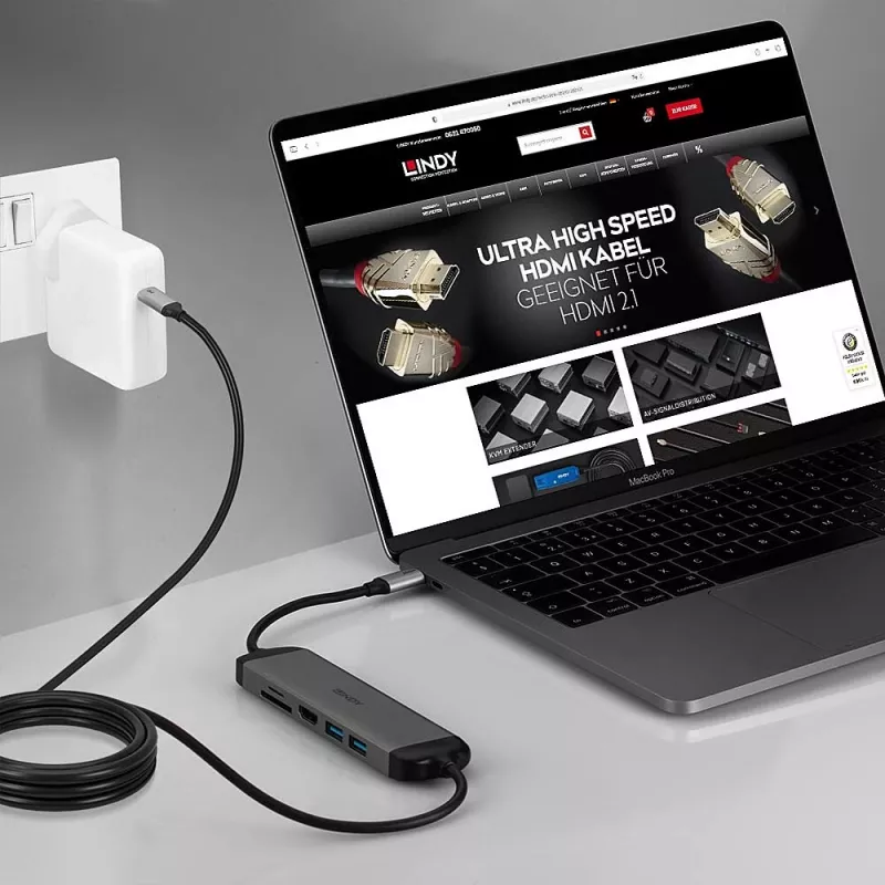Lindy DST-Micro 140, USB-C laptop micro dokovacia stanica s podporou 4K a 1,4 m 60W nabíjacím káblom