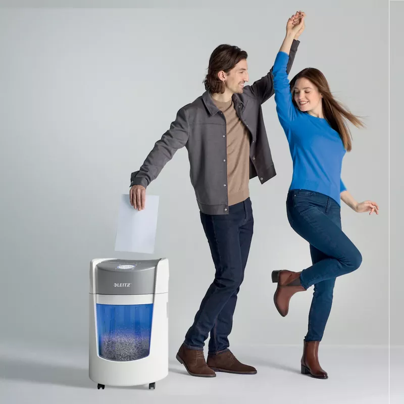 Leitz IQ OptiMax Small Office 350 mikrokrájačka skartovačka bezpečnostná trieda P5 22 l – biela
