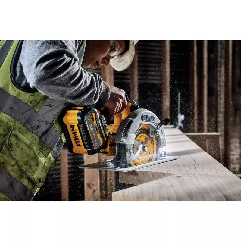 Prenosná kotúčová píla DeWALT DCS573NT-XJ