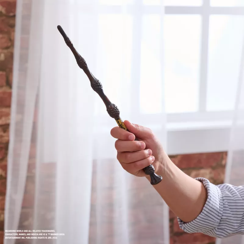 Spin Master Wizarding World Harry Potter autentická palička Albusa Dumbledora so stojanom Rokfortu, na hranie rolí, plastová, od 14 rokov