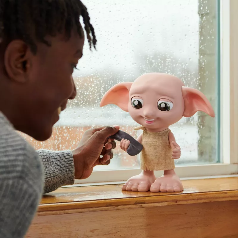 Interaktívna hračka Wizarding World Harry Potter Dobby funkcia rozprávania AAA viacfarebná