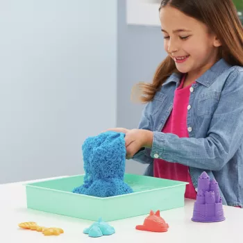 Kinetic Sand, pieskovisko set, kreatívne veľkonočné darčeky, obsahuje 1 lb modrý tvárny hrací piesok, 4 nástroje a formy, úložný, senzorická hračka pre deti od 3 rokov