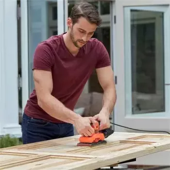 Excentrická brúska Black & Decker BEW220