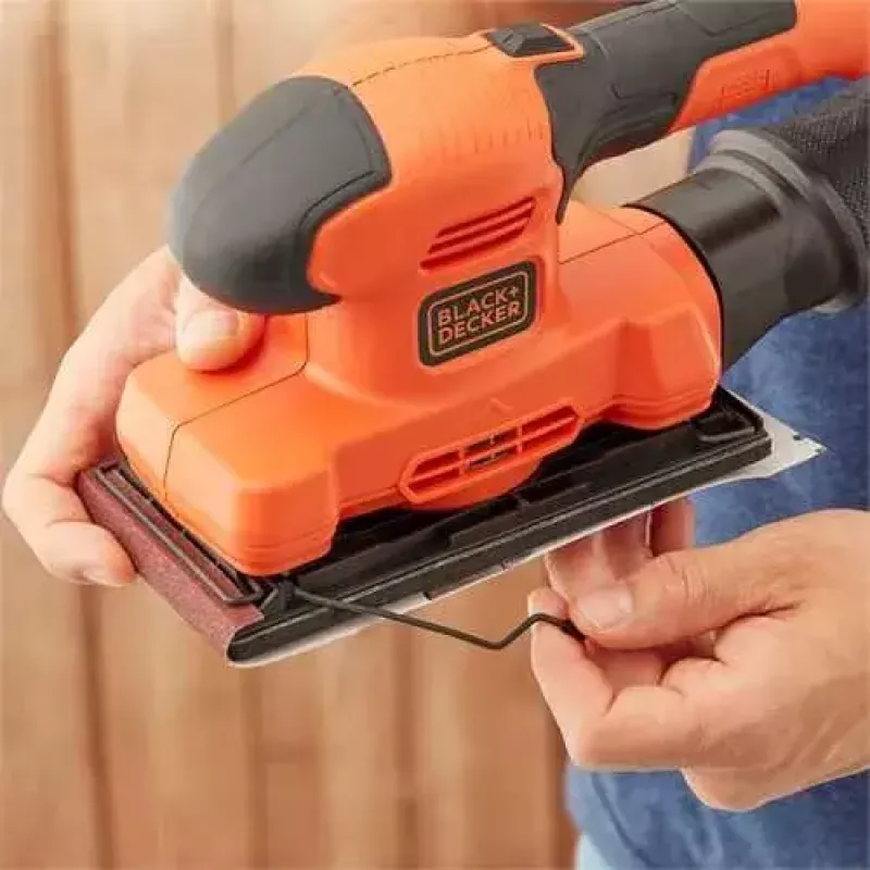 Excentrická brúska Black & Decker BEW220