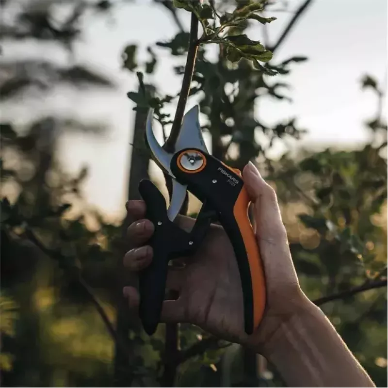 Záhradné nožnice Fiskars Plus PowerLever P721 — Bypass nožnice na konáre a stonky
