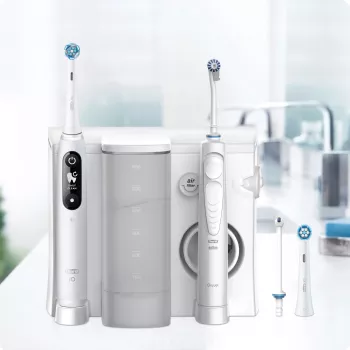 Rotačno-oscilačná zubná kefka Oral-B iO6 White dospelí batéria 2 hlavice