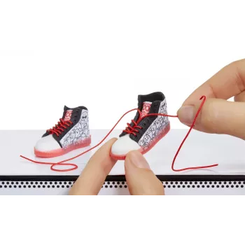 Miniverse Make It Mini Sneakers v PDQ, 8 rokov, viacfarebná, plast