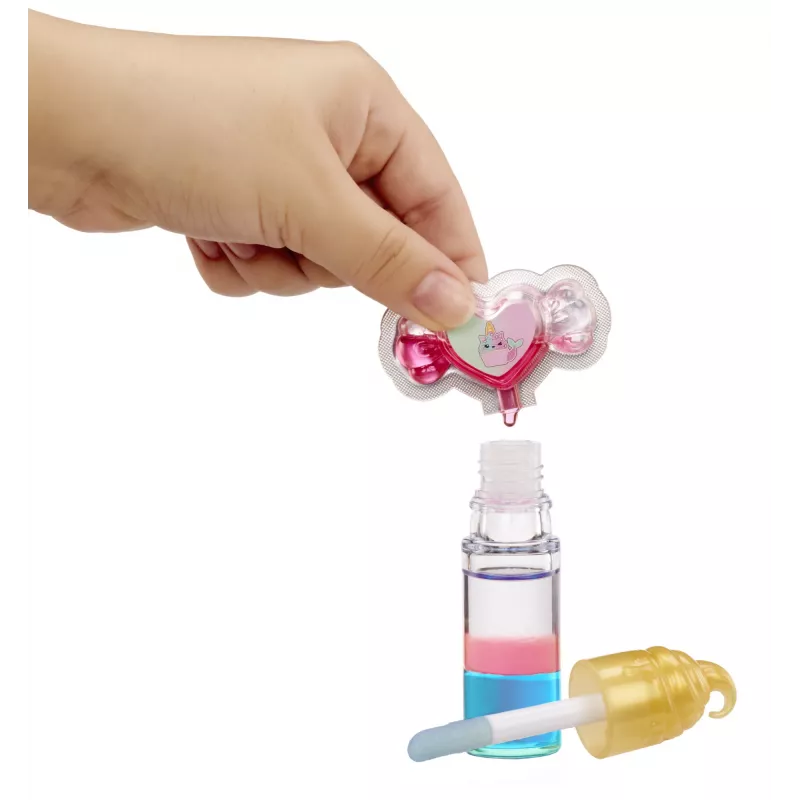 MGA Entertainment Yummiland Mystery Lip Gloss bábika - Phoebe Frappe