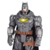Spin Master Batman 30 cm Deluxe akčná figúrka s funkciou úderu a hodu, 5 doplnkov, svetelné a zvukové efekty, od 4 rokov