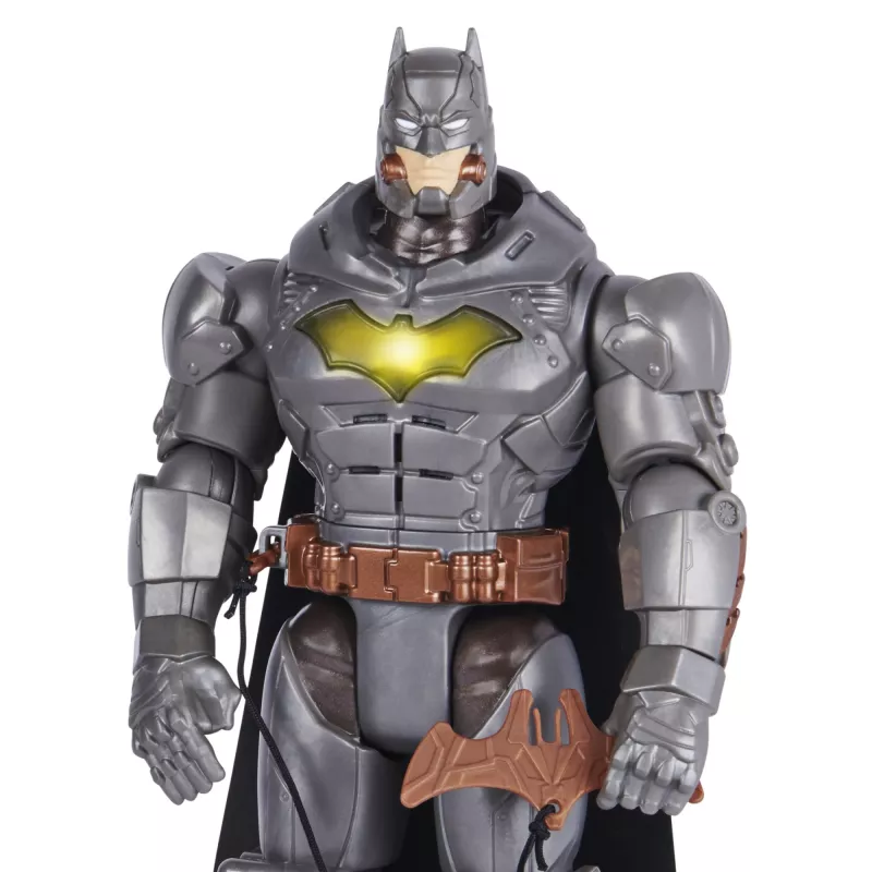 Spin Master Batman 30 cm Deluxe akčná figúrka s funkciou úderu a hodu, 5 doplnkov, svetelné a zvukové efekty, od 4 rokov