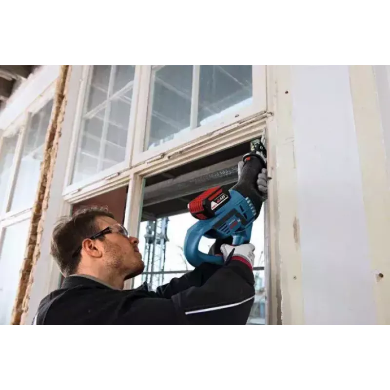 Bosch GSA 18V-32 Professional akumulátorová chvostová píla, 18 V, zdvih 32 mm, bez batérie a nabíjačky, v kufríku, modrá/čierna