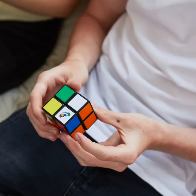 Rubik’s Mini 2x2, 2x2 klasická skladačka na zladenie farieb, vreckový formát, náročná hračka, balenie sa môže líšiť