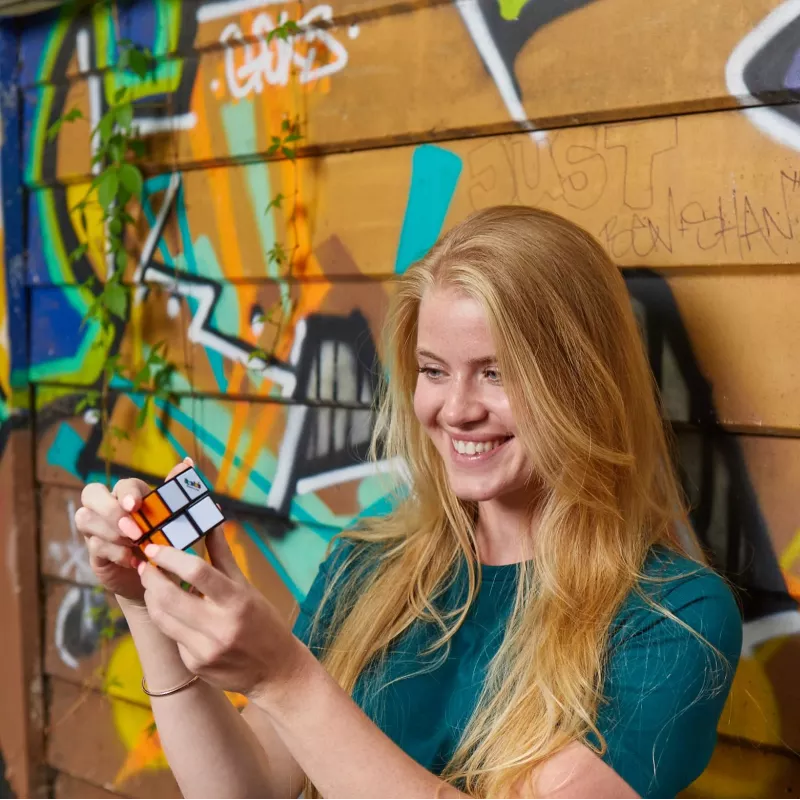 Rubik’s Mini 2x2, 2x2 klasická skladačka na zladenie farieb, vreckový formát, náročná hračka, balenie sa môže líšiť