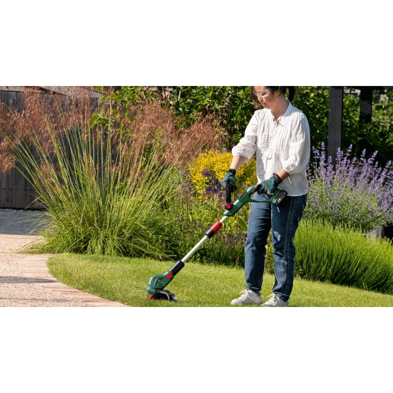 Bosch UniversalGrassCut 18V-26-500 26 cm batéria čierna, zelená