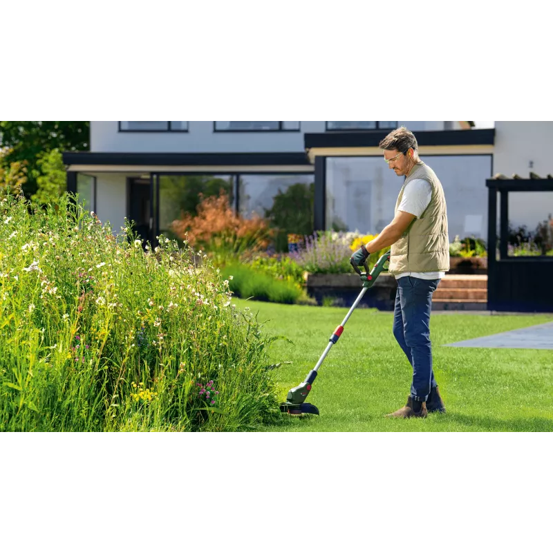 Bosch UniversalGrassCut 18V-26-500 26 cm batéria čierna, zelená