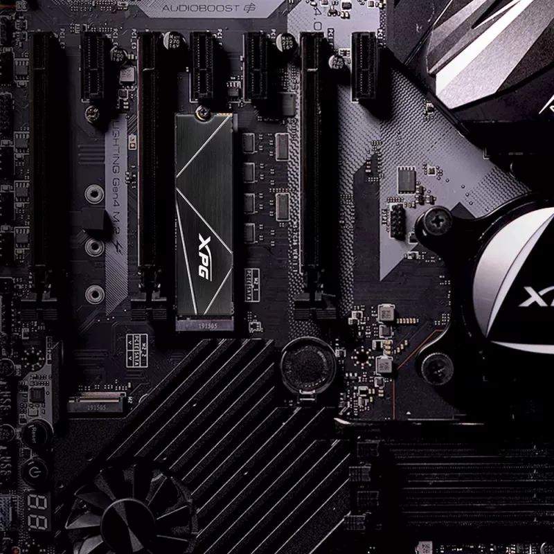 SSD M.2 512 GB ADATA XPG GAMMIX S70 BLADE — PCIe 4.0 NVMe, čítanie 7400 MB/s, zápis 2600 MB/s