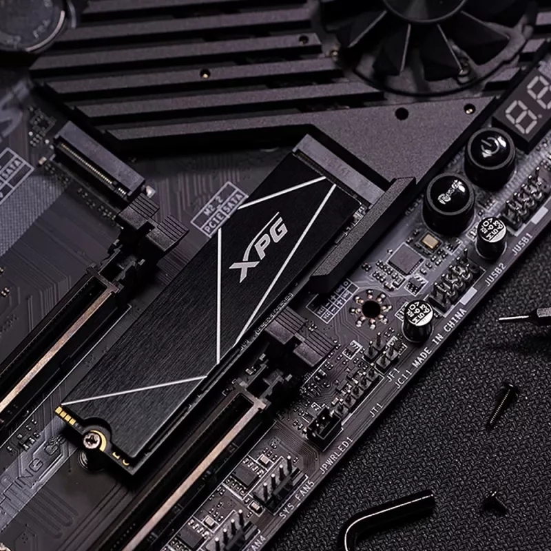 SSD M.2 512 GB ADATA XPG GAMMIX S70 BLADE — PCIe 4.0 NVMe, čítanie 7400 MB/s, zápis 2600 MB/s