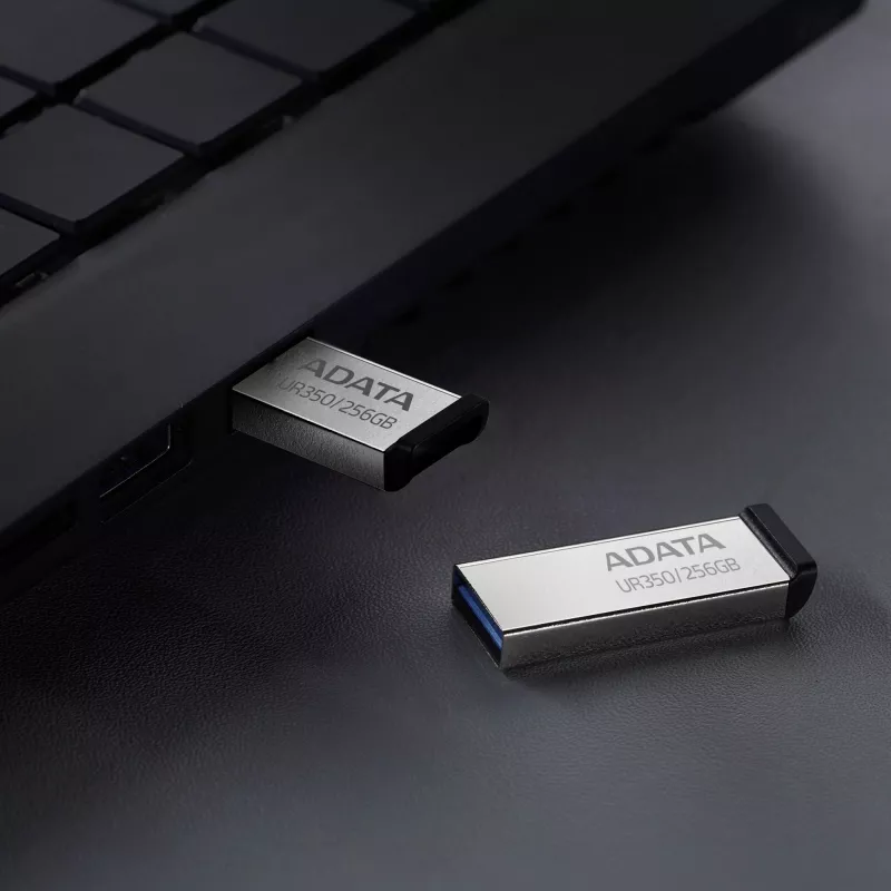 ADATA UR350 USB kľúč 256 GB USB Type-A 3.2 Gen 1 (3.1 Gen 1) čierny, strieborný