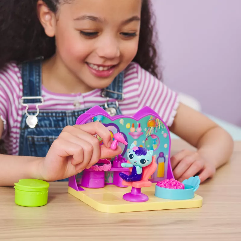 Deluxe Room Playset Spin Master Gabby's Dollhouse – Wellness Room s figúrkou surikaty