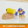 Sada akčných figúrok Usorteret Rubble and Mix s 3 oz Kinetic Build-It Sand a 2 ručnými stavebnými hračkami – vek 3+