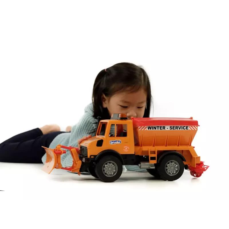 Nákladné auto BRUDER MB Unimog, ABS konštrukcia, odporúčaný vek 4+