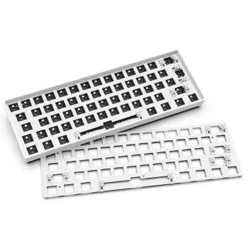 Kompaktná 60 % káblová klávesnica Sharkoon SKILLER SGK50 S4 — QWERTZ rozloženie, RGB podsvietenie, USB, 1,5 m kábel, biela