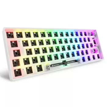 Kompaktná 60 % káblová klávesnica Sharkoon SKILLER SGK50 S4 — QWERTZ rozloženie, RGB podsvietenie, USB, 1,5 m kábel, biela