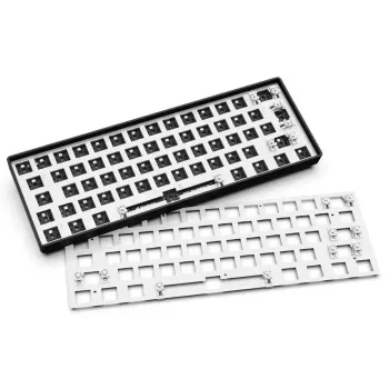 Mechanická kompaktná 60 % klávesnica Sharkoon SKILLER SGK50 S4 — káblové USB, QWERTY nemecké rozloženie, RGB podsvietenie, 1,5 m kábel, čierna