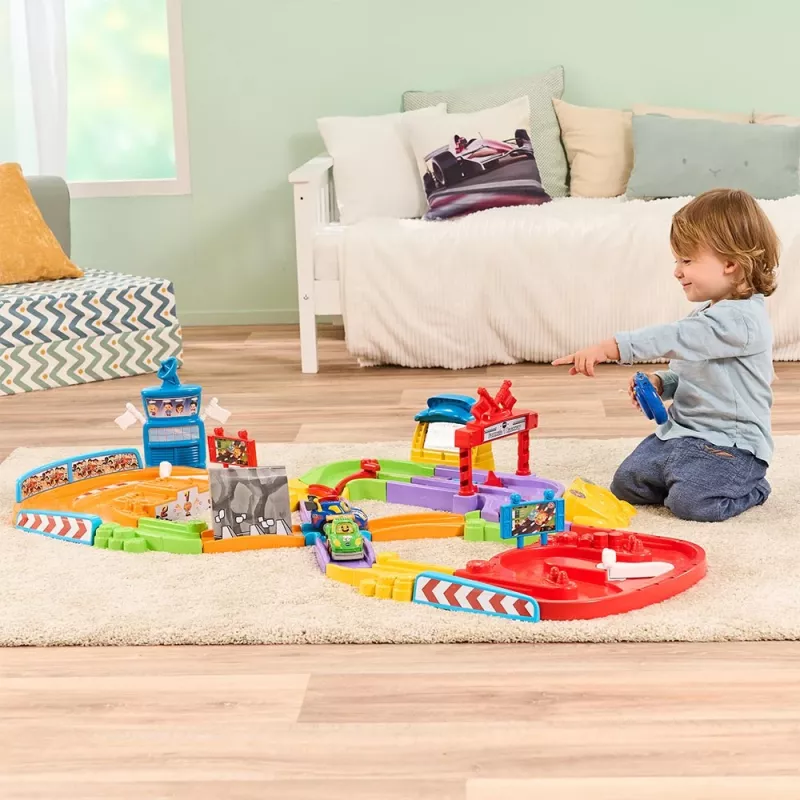 Tut Tut Baby Flitzer pretekárska dráha – interaktívna sada s autíčkom na tlačenie