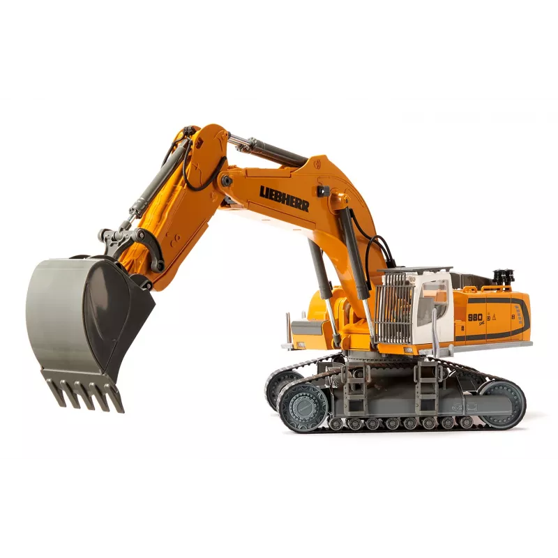 Model bágra Siku 6741 zmontovaný 1:32 na batérie