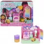 Gabby's Dollhouse, Sladké sny spálňa s figúrkou Pillow Cat a 3 doplnkami, 3 kusy nábytku a 2 dodávky, detská hračka pre deti od 3 rokov