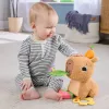 Hračkárske vodné prasiatko Fisher-Price Snuggly Snacky Capy 0,5 roka