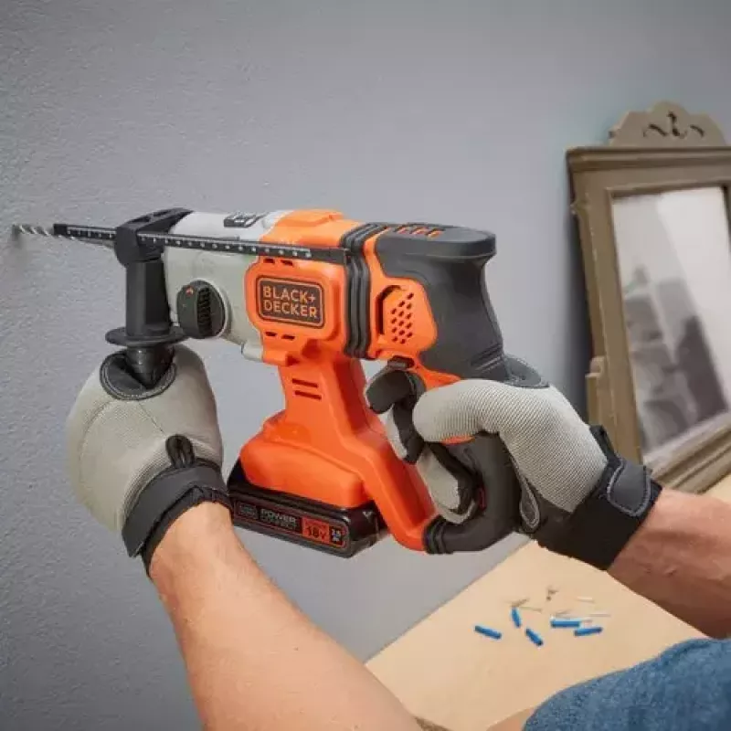Vŕtačka Black & Decker BCD900E2K-QW 1880 RPM SDS Plus, 2,5 Ah akumulátor