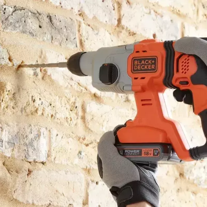Vŕtačka Black & Decker BCD900E2K-QW 1880 RPM SDS Plus, 2,5 Ah akumulátor