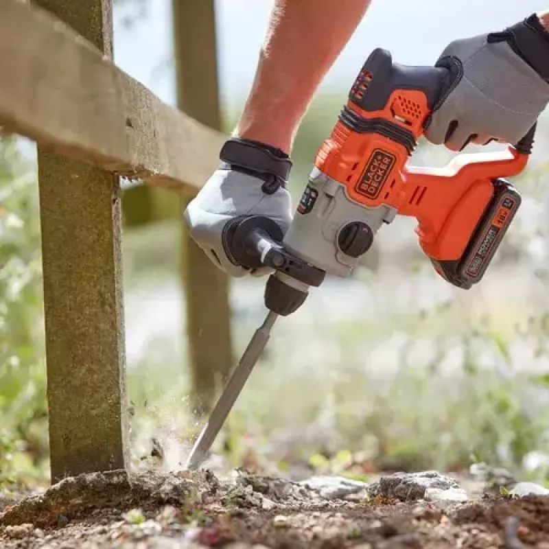 Vŕtačka Black & Decker BCD900E2K-QW 1880 RPM SDS Plus, 2,5 Ah akumulátor