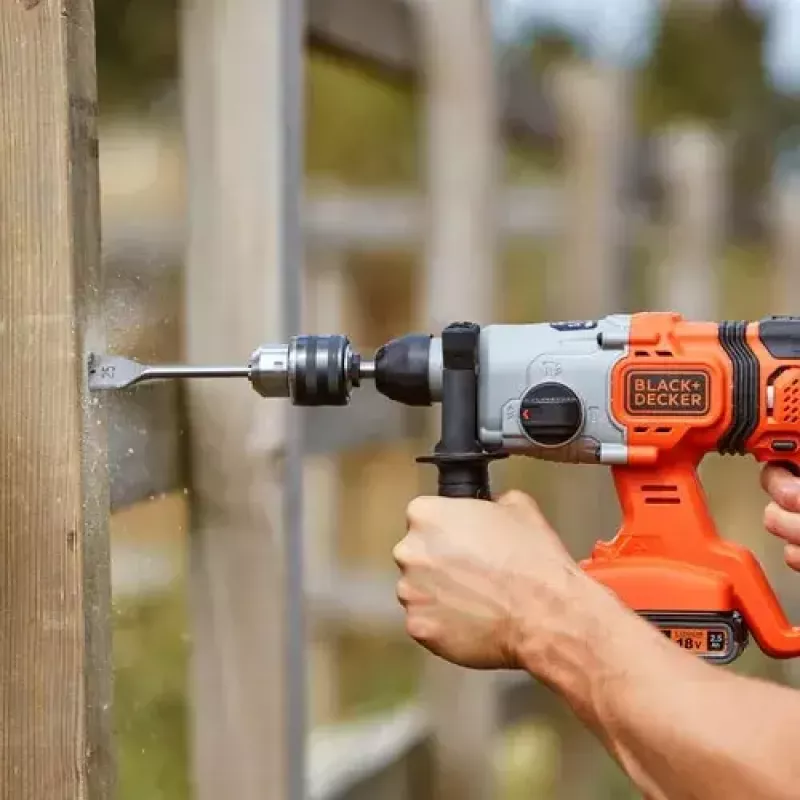 Vŕtačka Black & Decker BCD900E2K-QW 1880 RPM SDS Plus, 2,5 Ah akumulátor