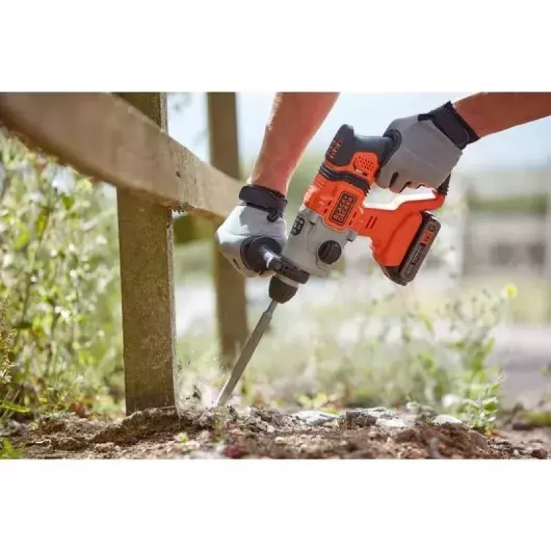 Vŕtačka Black & Decker BCD900B-XJ