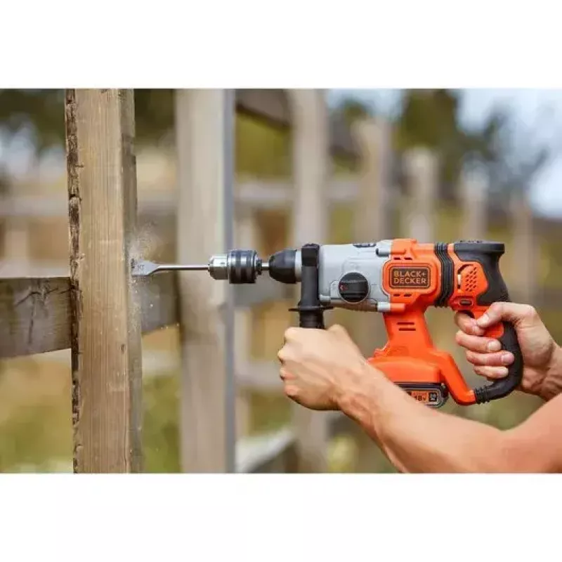 Vŕtačka Black & Decker BCD900B-XJ