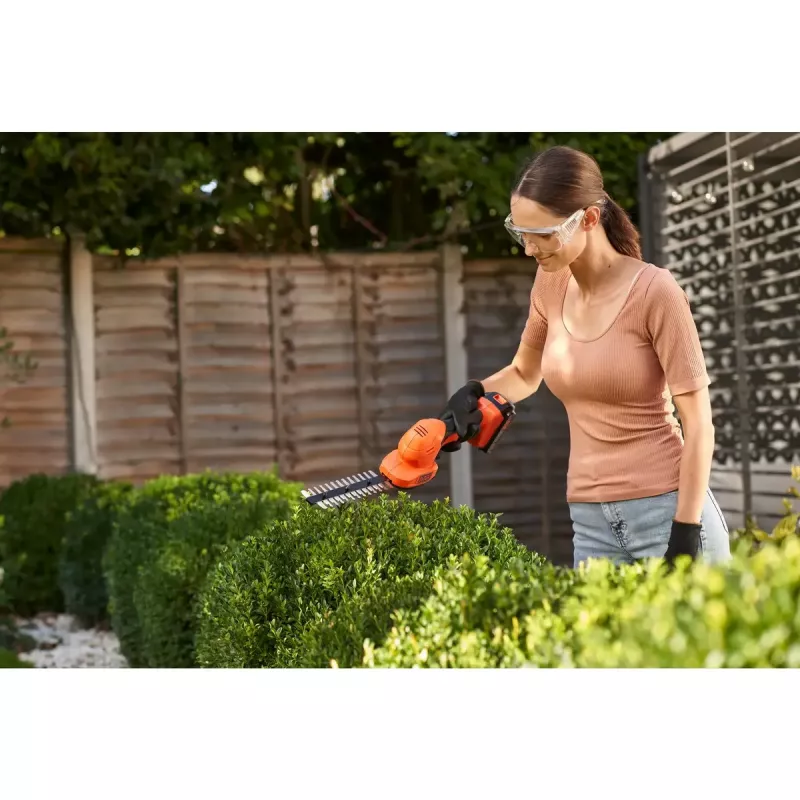Nožnice na živý plot Black & Decker BCSS18D1-QW 18V akumulátor